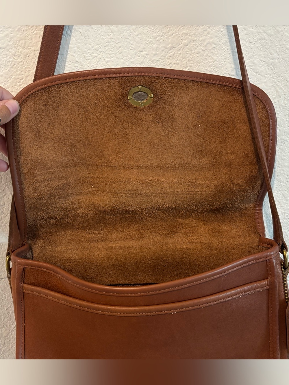 Vintage Coach Brown Leather Crossbody Bag with Turn-Lock - Picture 4 of 7